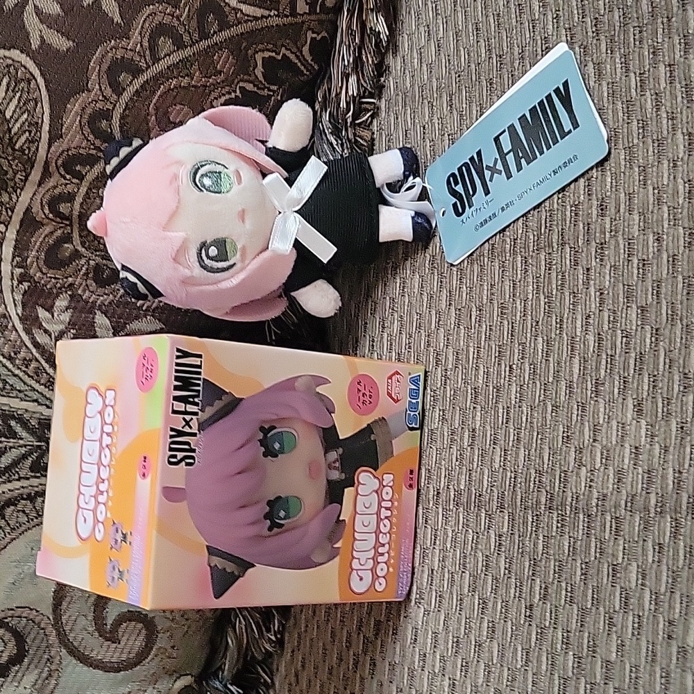Spy x Family Chubby collection Anya figure and mini keychain plush